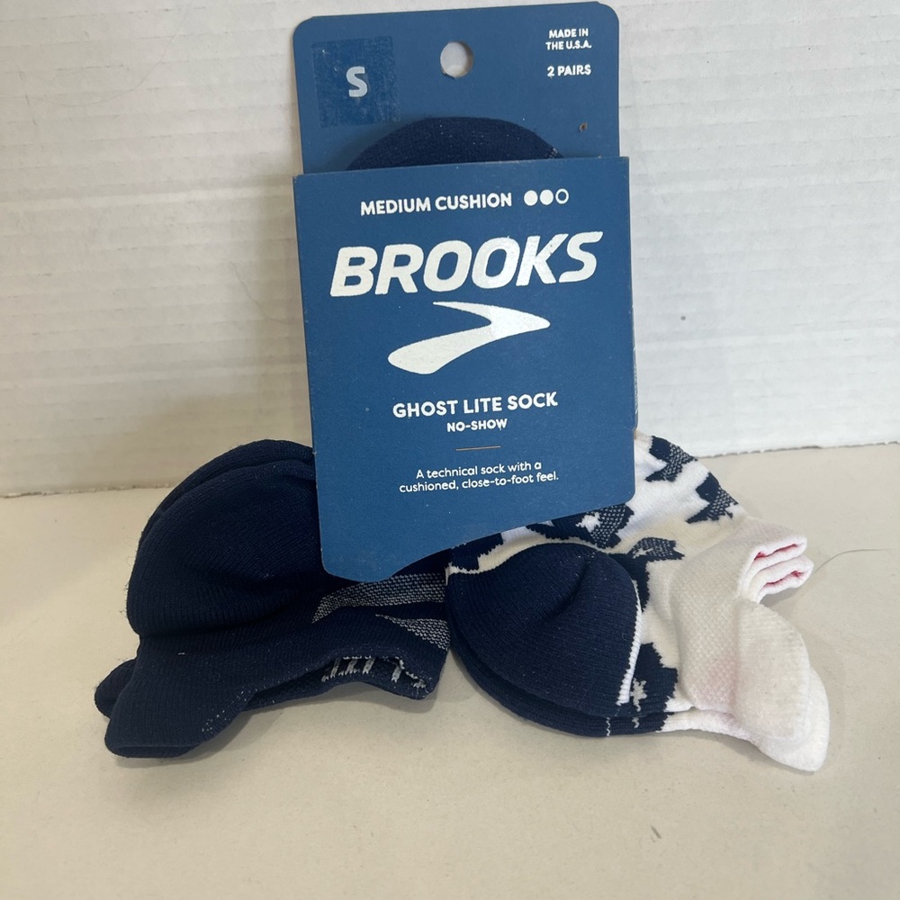 2-Pack BROOKS Navy and White No-Show Socks Size Small New!
